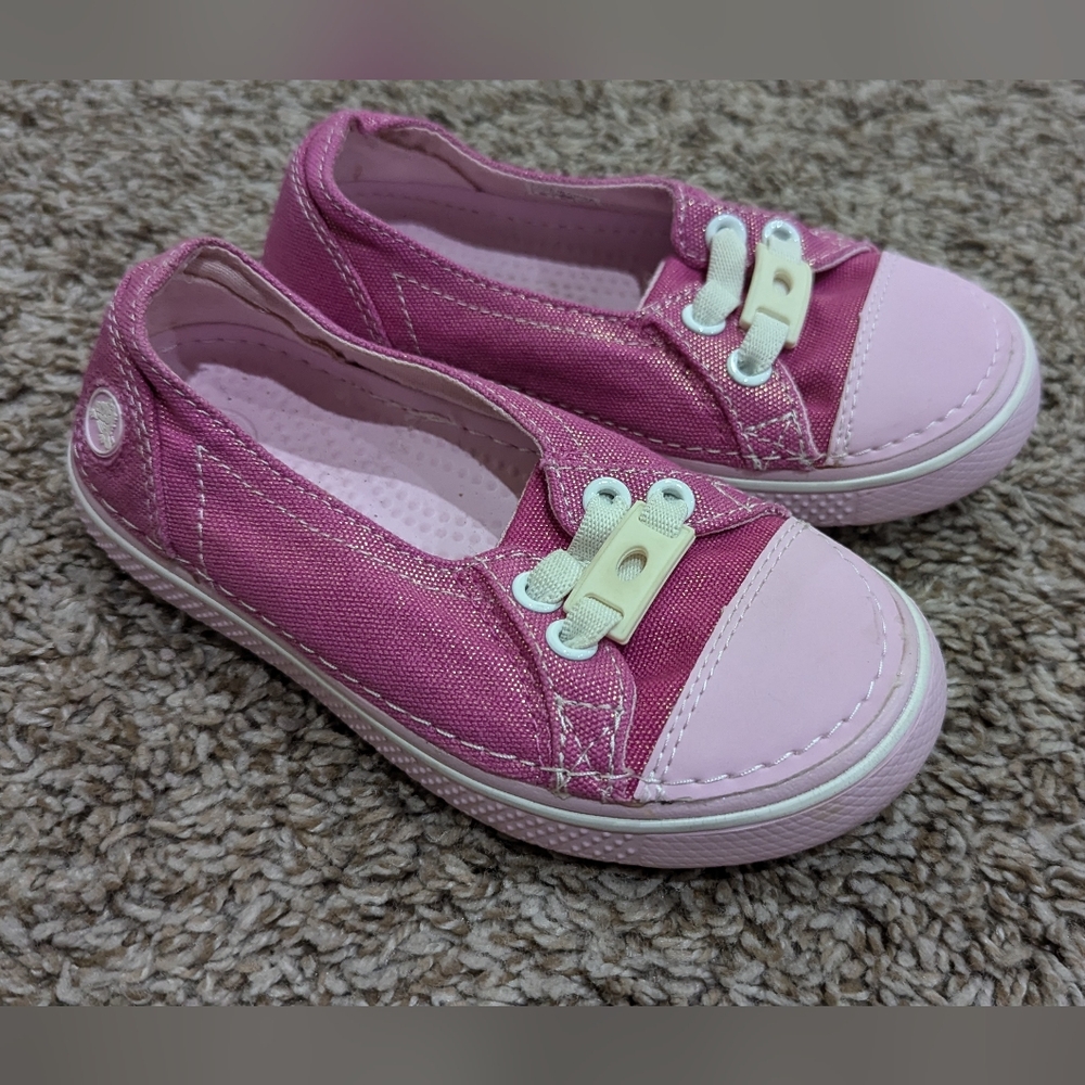 Like new girls Crocs 11 hover metallic skimmer boat shoes pink